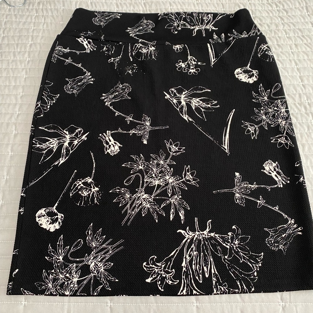 Lularoe cassie skirt. Black with white flowers